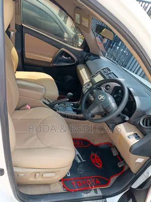 Toyota Vanguard 2010 White