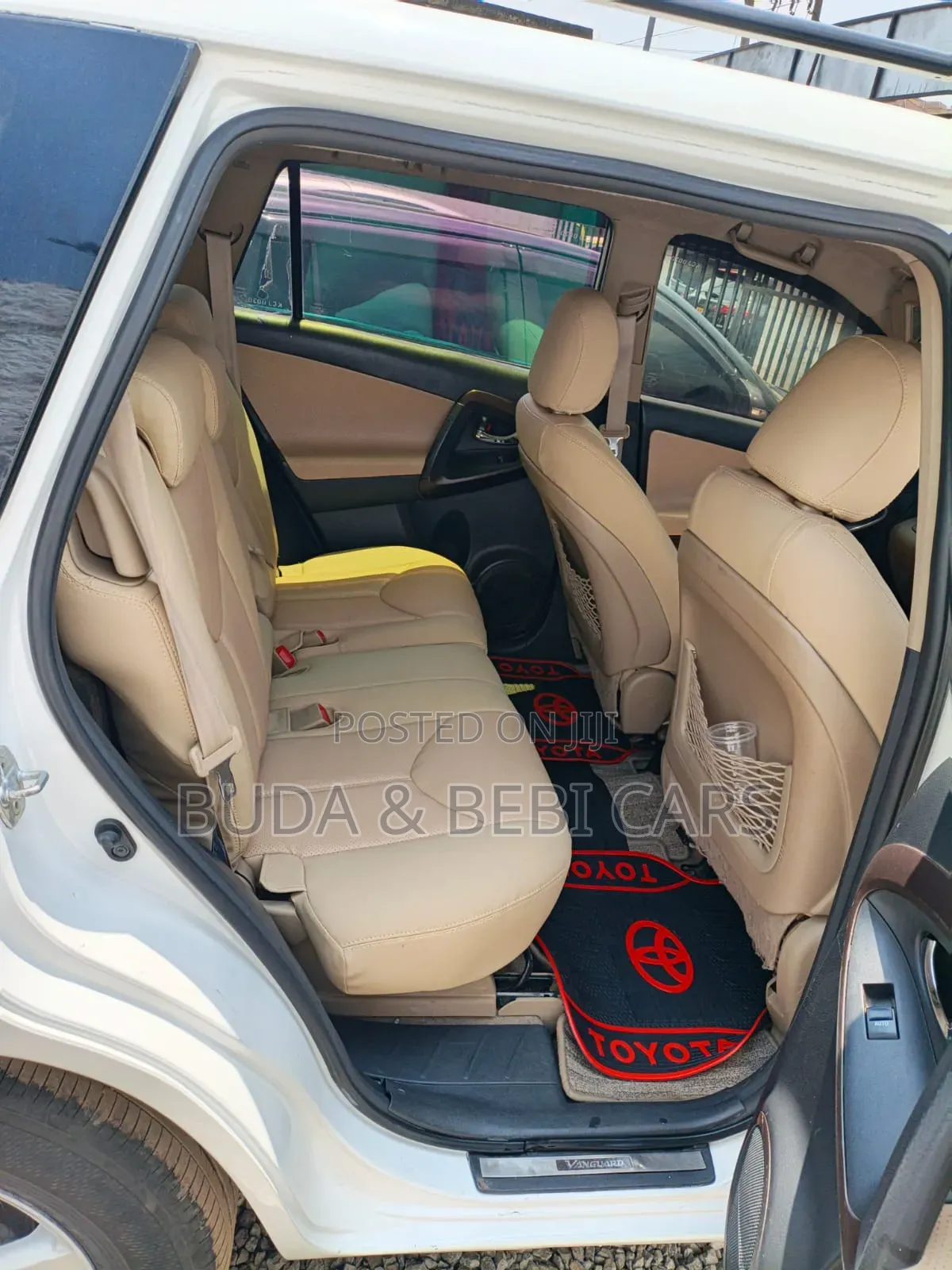 Toyota Vanguard 2010 White