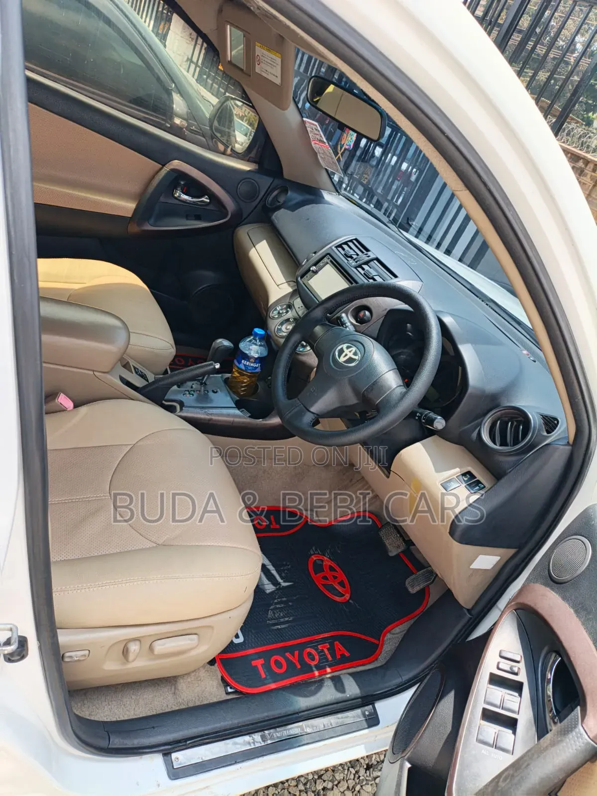 Toyota Vanguard 2010 White
