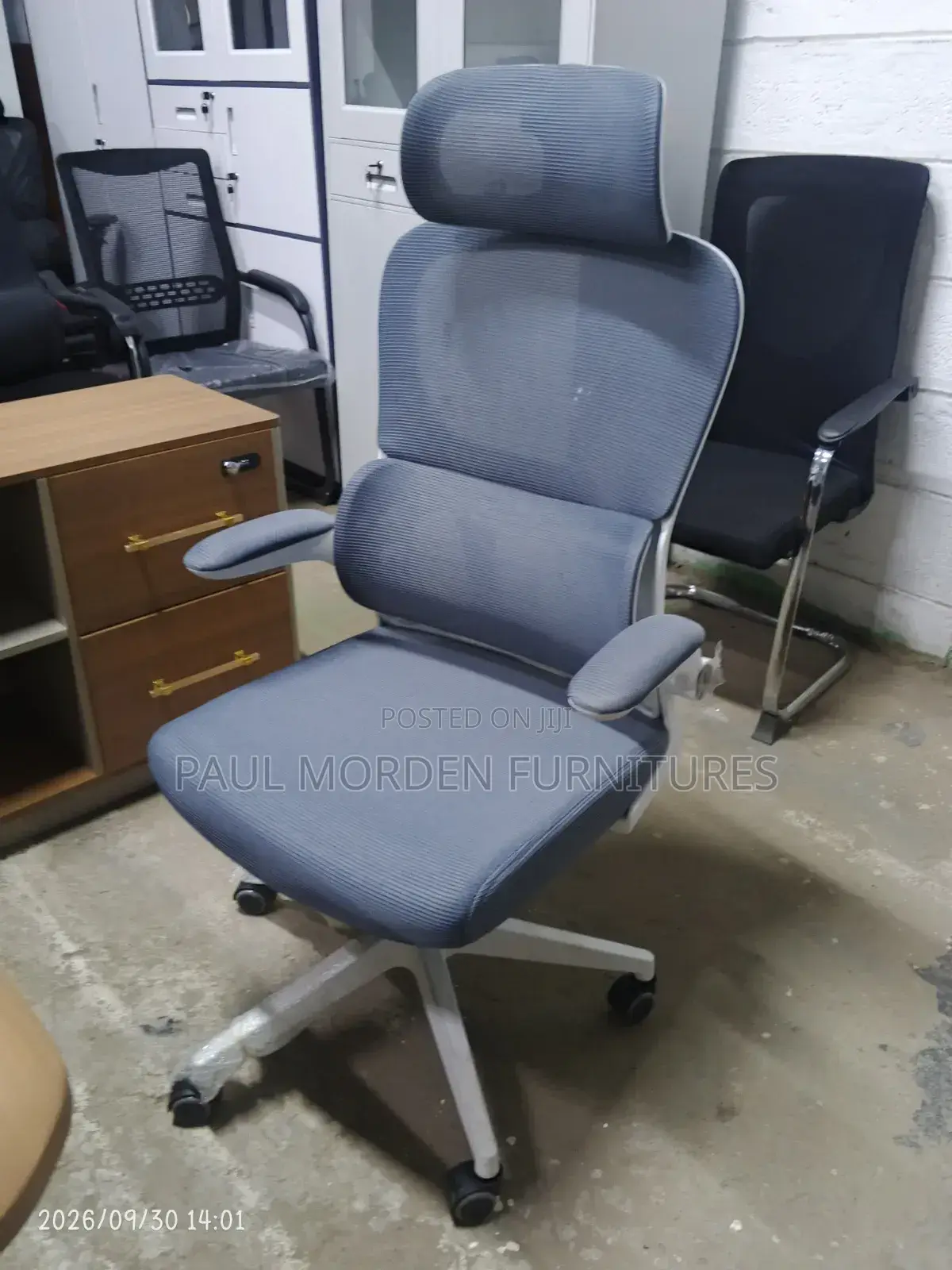 New Working Modern Office Chair - Hand Folding