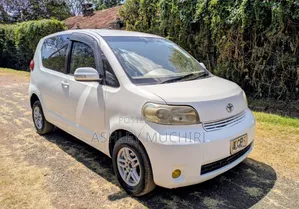 Toyota Porte 2011 White