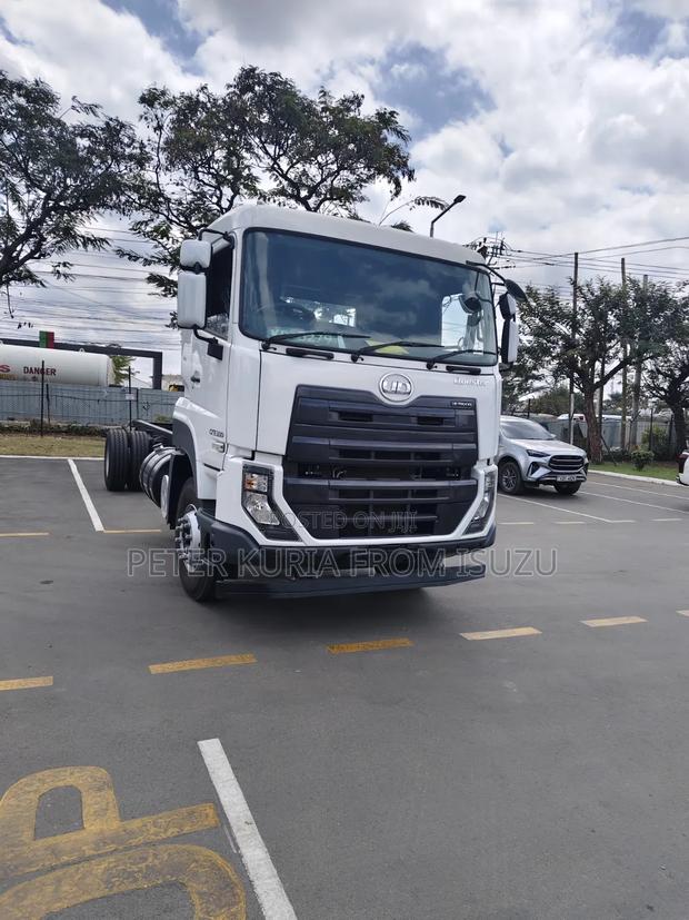 New UD Quester Truck 2026 White - thumbnail 7