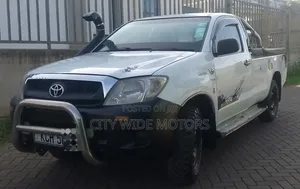 Toyota Hilux 2013 White