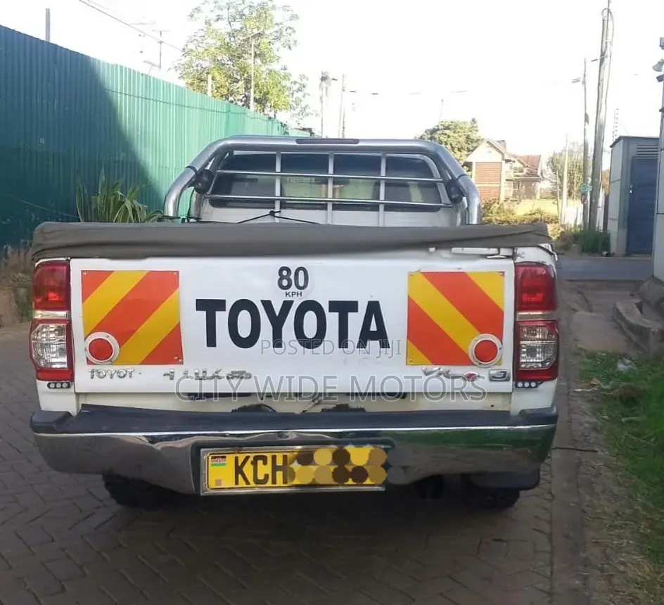 Toyota Hilux 2013 White