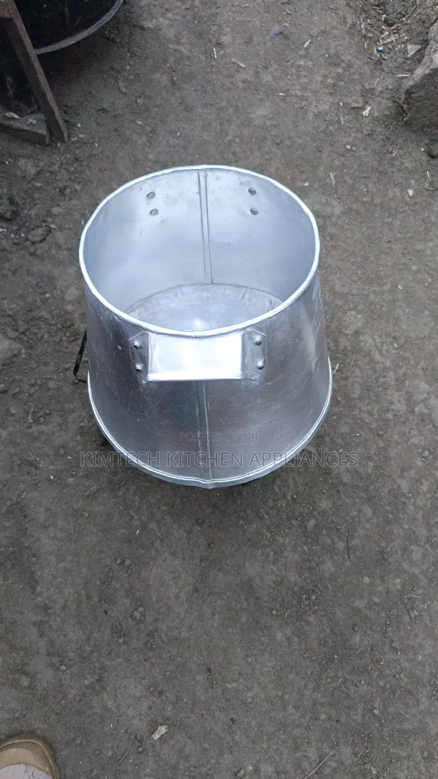 Metallic Pots