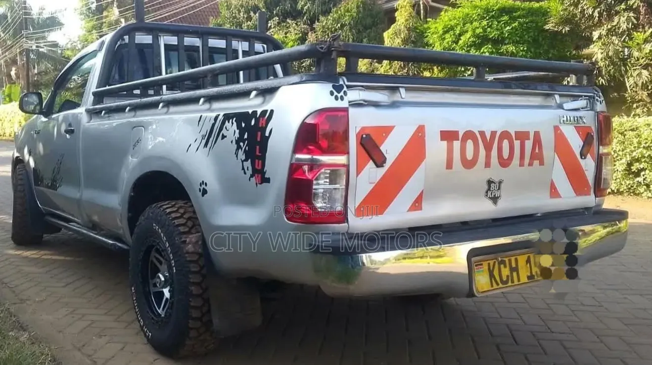 Toyota Hilux 2015 Silver
