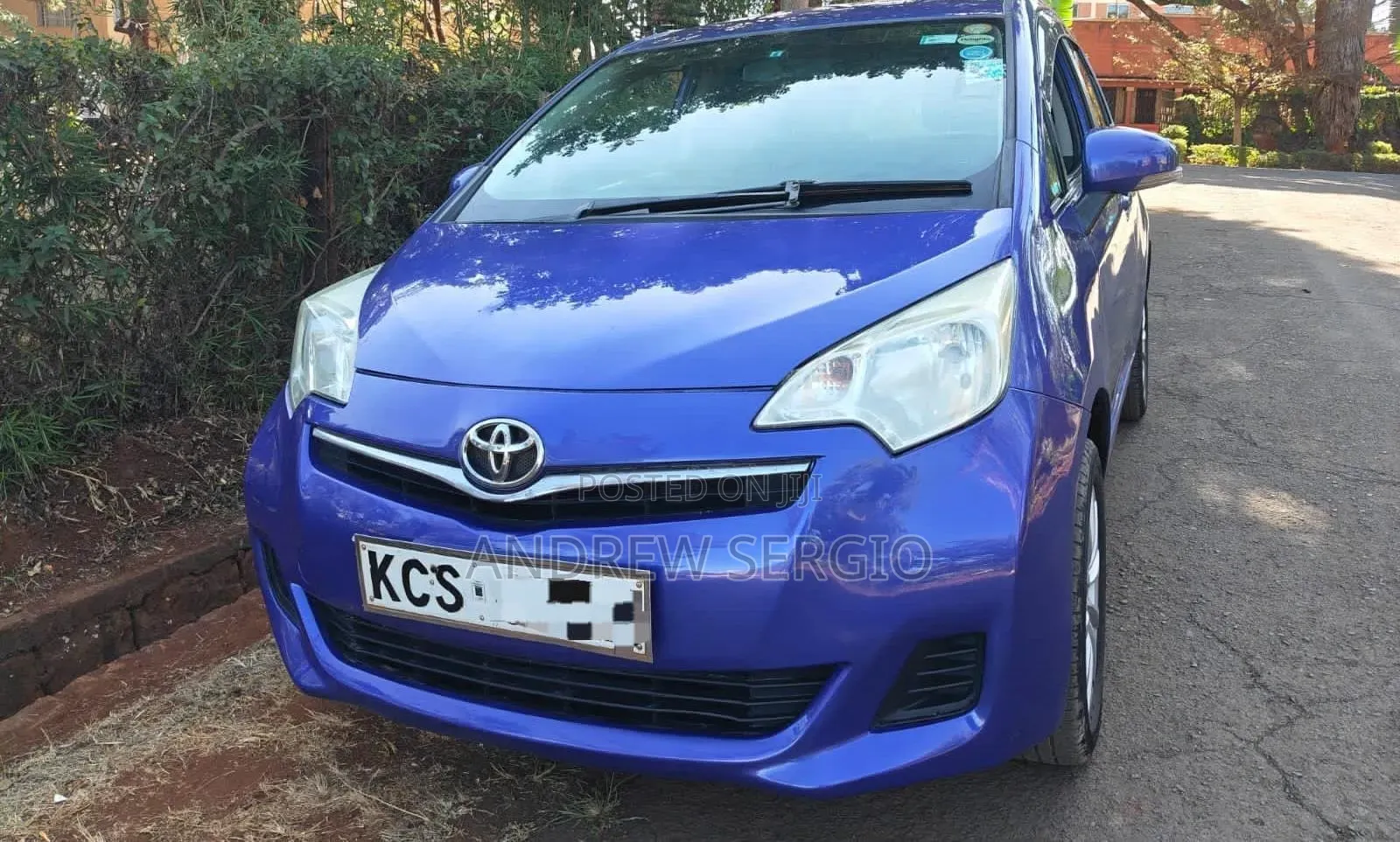 Toyota Ractis 2012 Blue