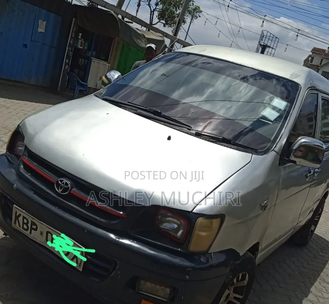Toyota Noah 2006 Silver