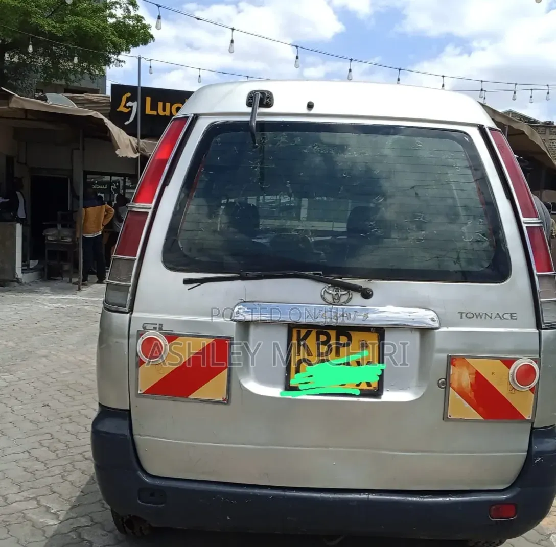 Toyota Noah 2006 Silver