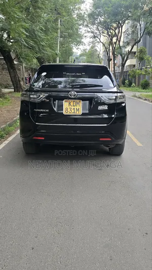 Toyota Harrier 2.0 4WD 2017 Black