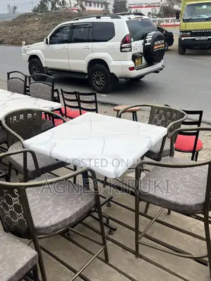 Restaurant Seat and Table