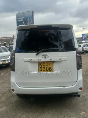 Toyota Voxy V 2WD 8-Seater 2009 Pearl