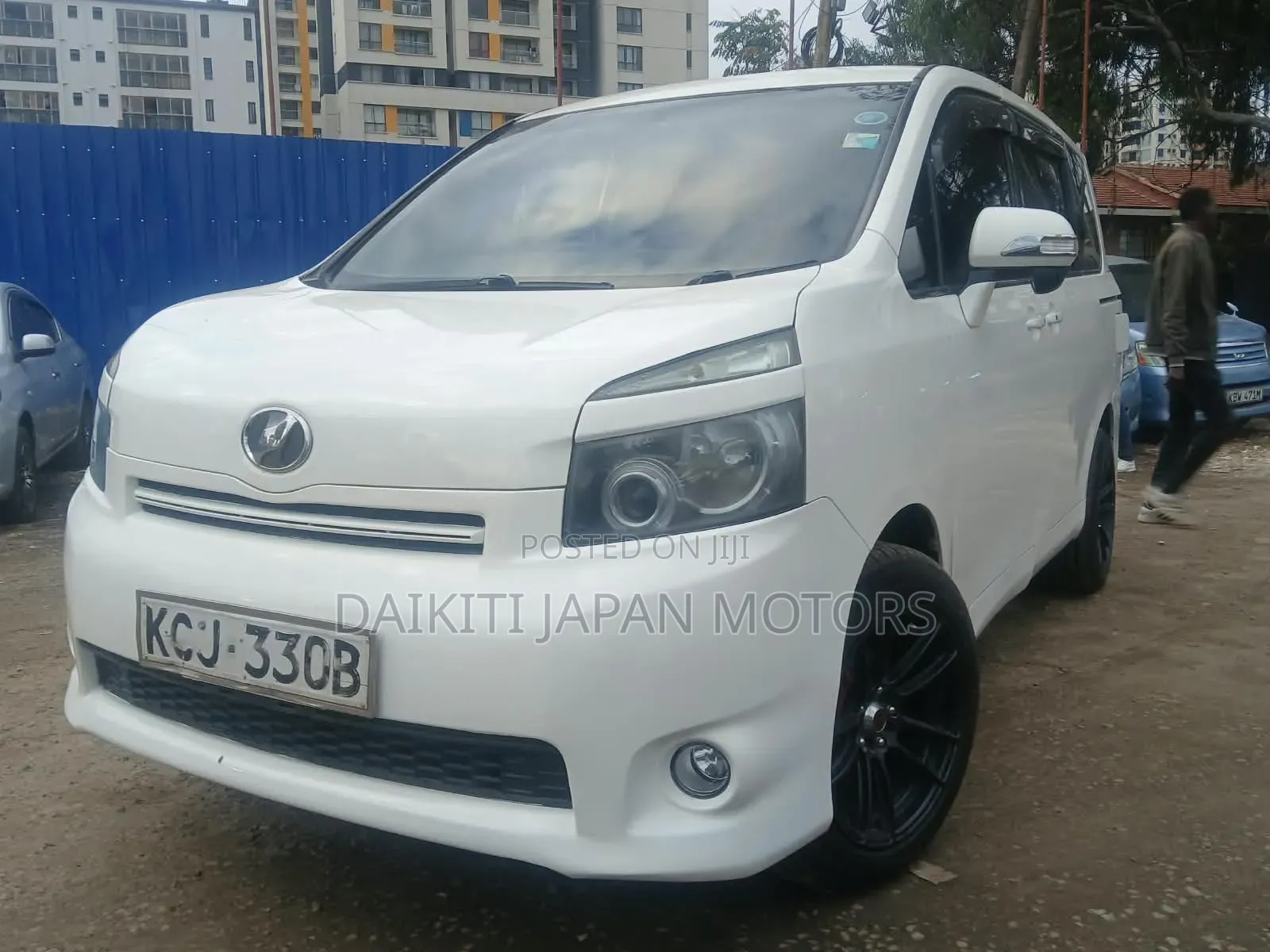 Toyota Voxy V 2WD 8-Seater 2009 Pearl