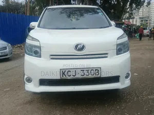 Toyota Voxy V 2WD 8-Seater 2009 Pearl