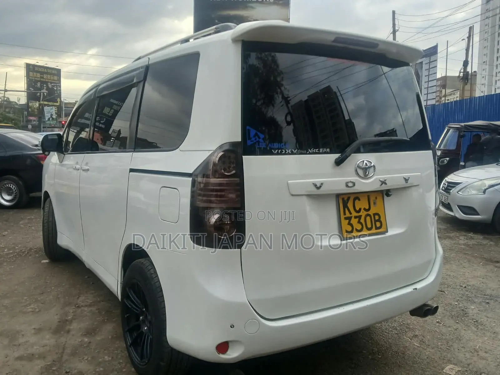 Toyota Voxy V 2WD 8-Seater 2009 Pearl