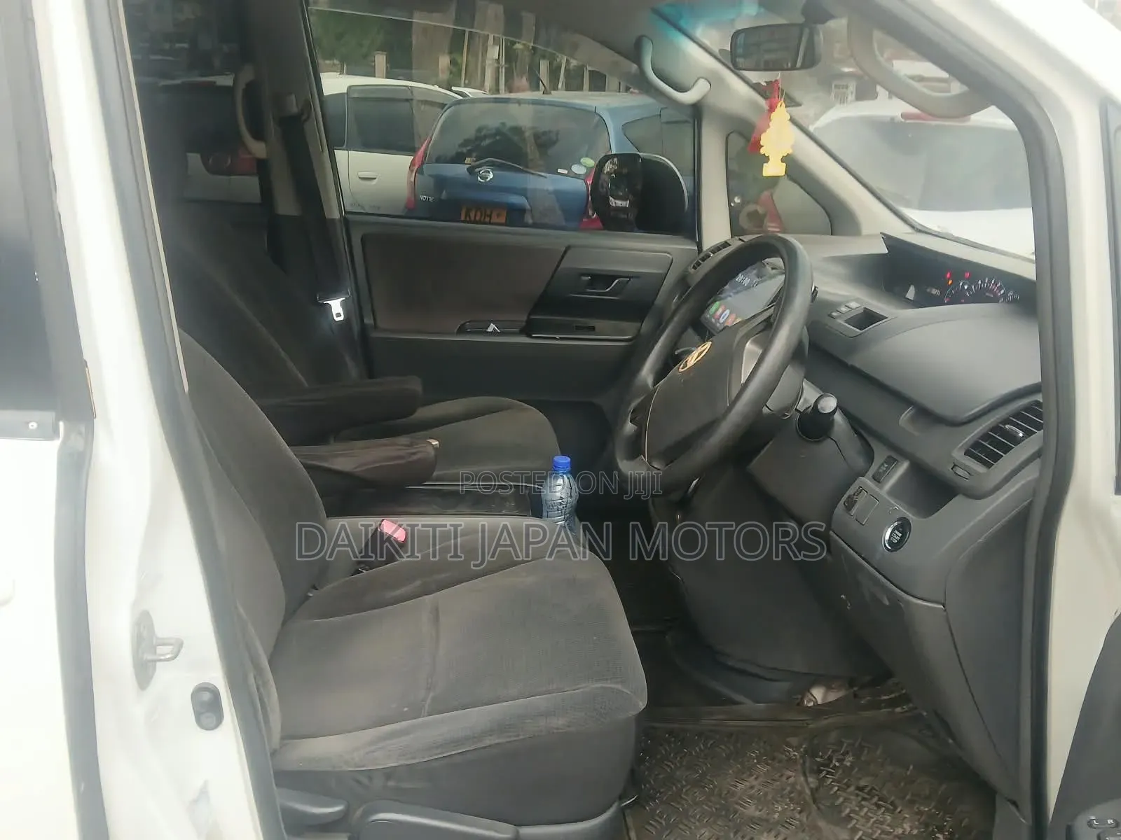 Toyota Voxy V 2WD 8-Seater 2009 Pearl