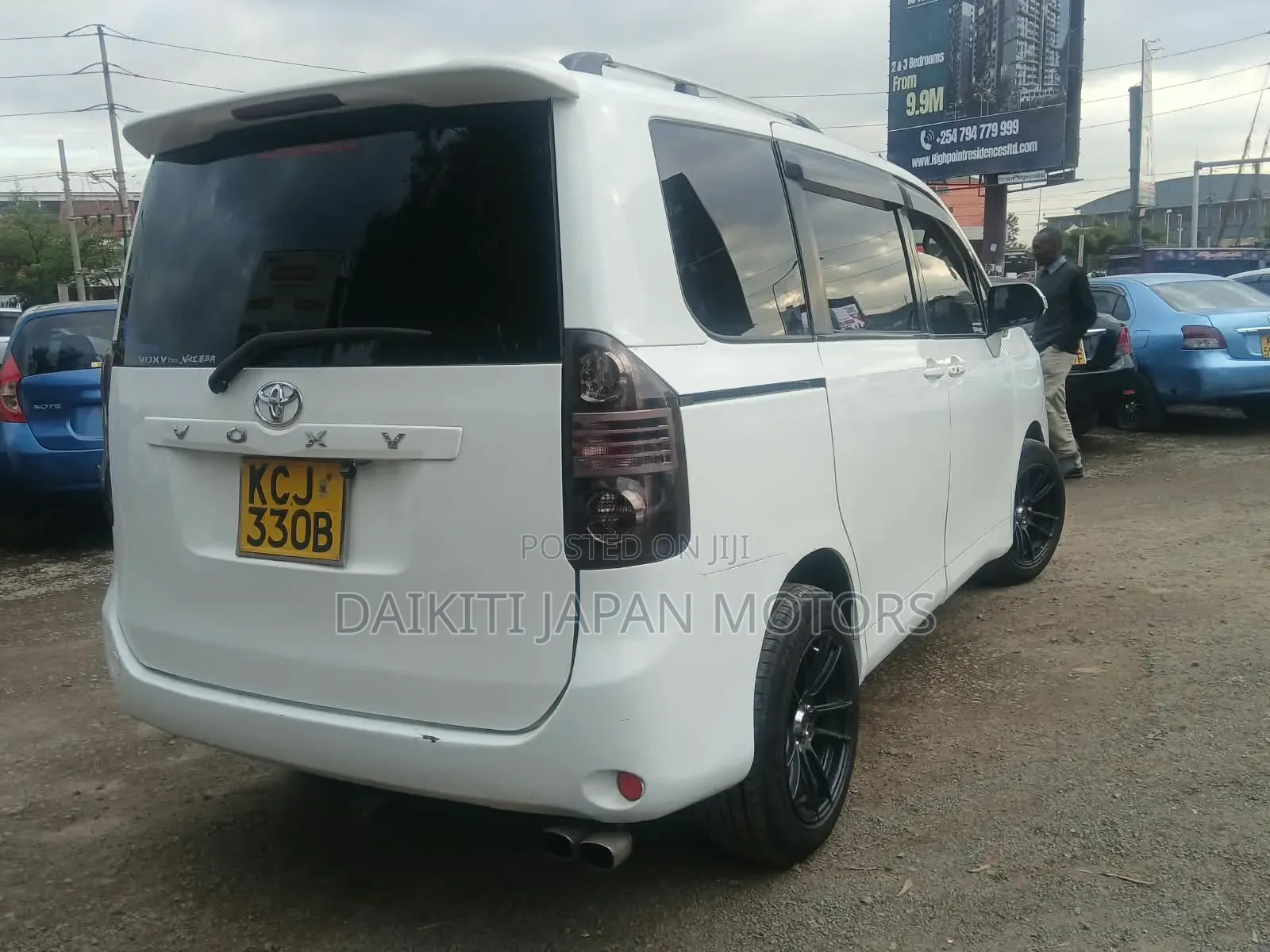Toyota Voxy V 2WD 8-Seater 2009 Pearl