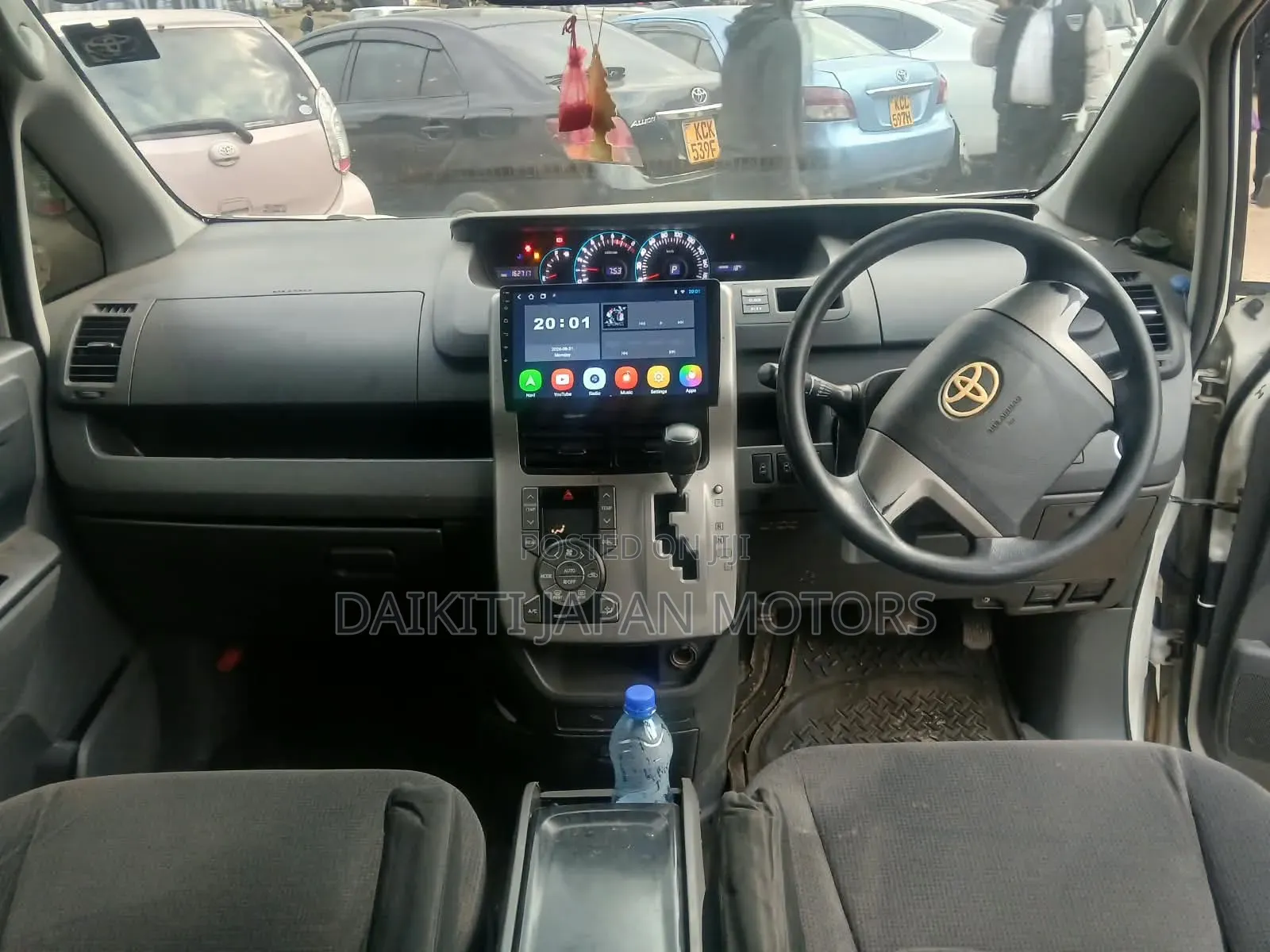 Toyota Voxy V 2WD 8-Seater 2009 Pearl