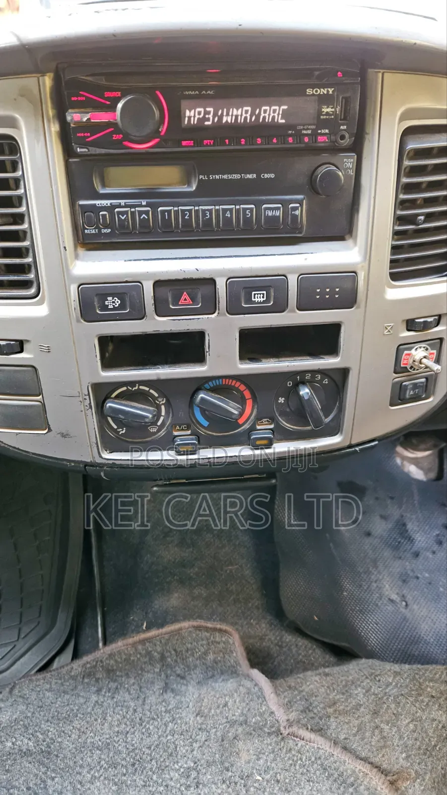 Nissan Caravan (Urvan) 2011 White