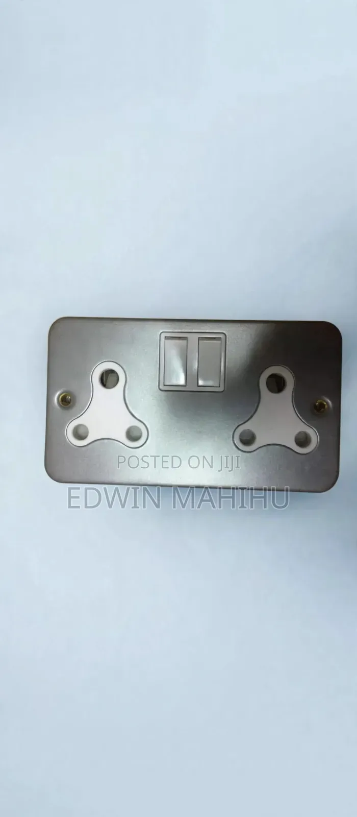Metallic Twin Socket