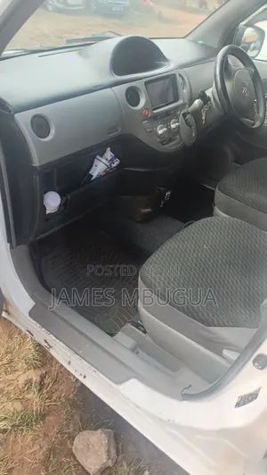 Toyota Sienta 2010 White