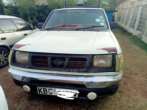 Nissan Hardbody 2004 White