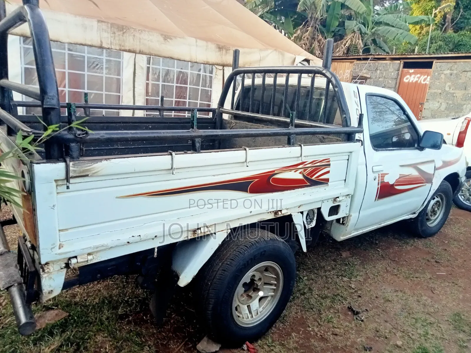 Nissan Hardbody 2004 White