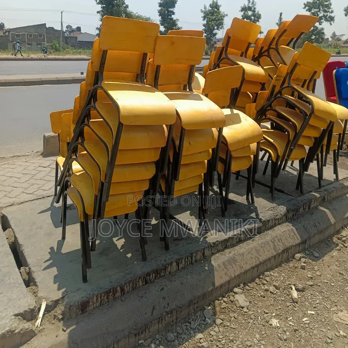 Metal Frame School Chairs Polished With Varnish