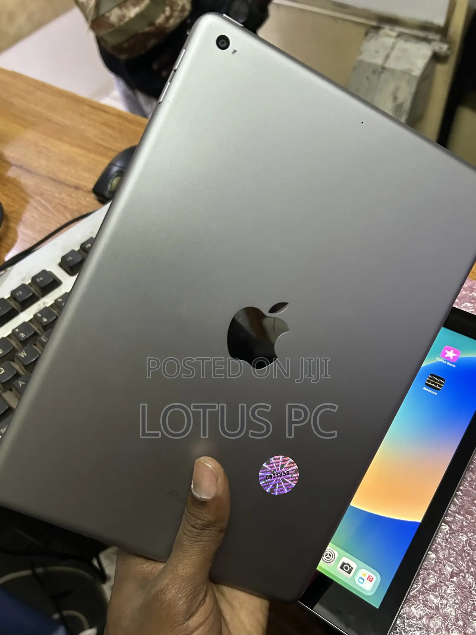 Apple iPad 9.7 128 GB Gray