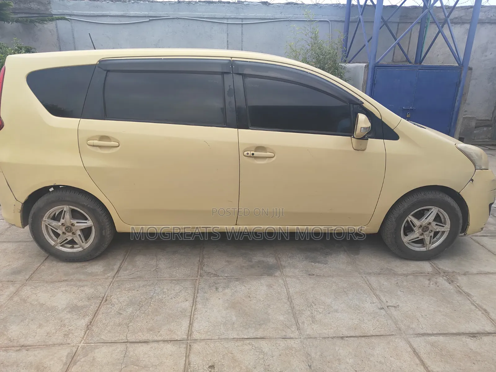 Toyota Passo Sette 2009 Yellow