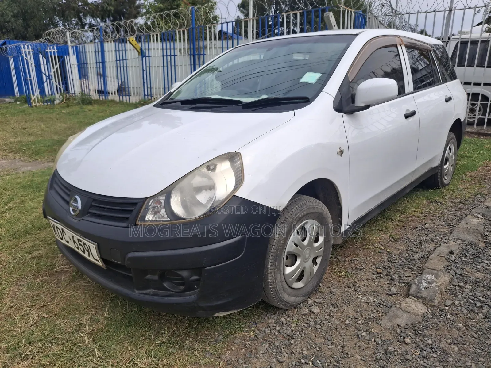 Nissan Advan 2014 White