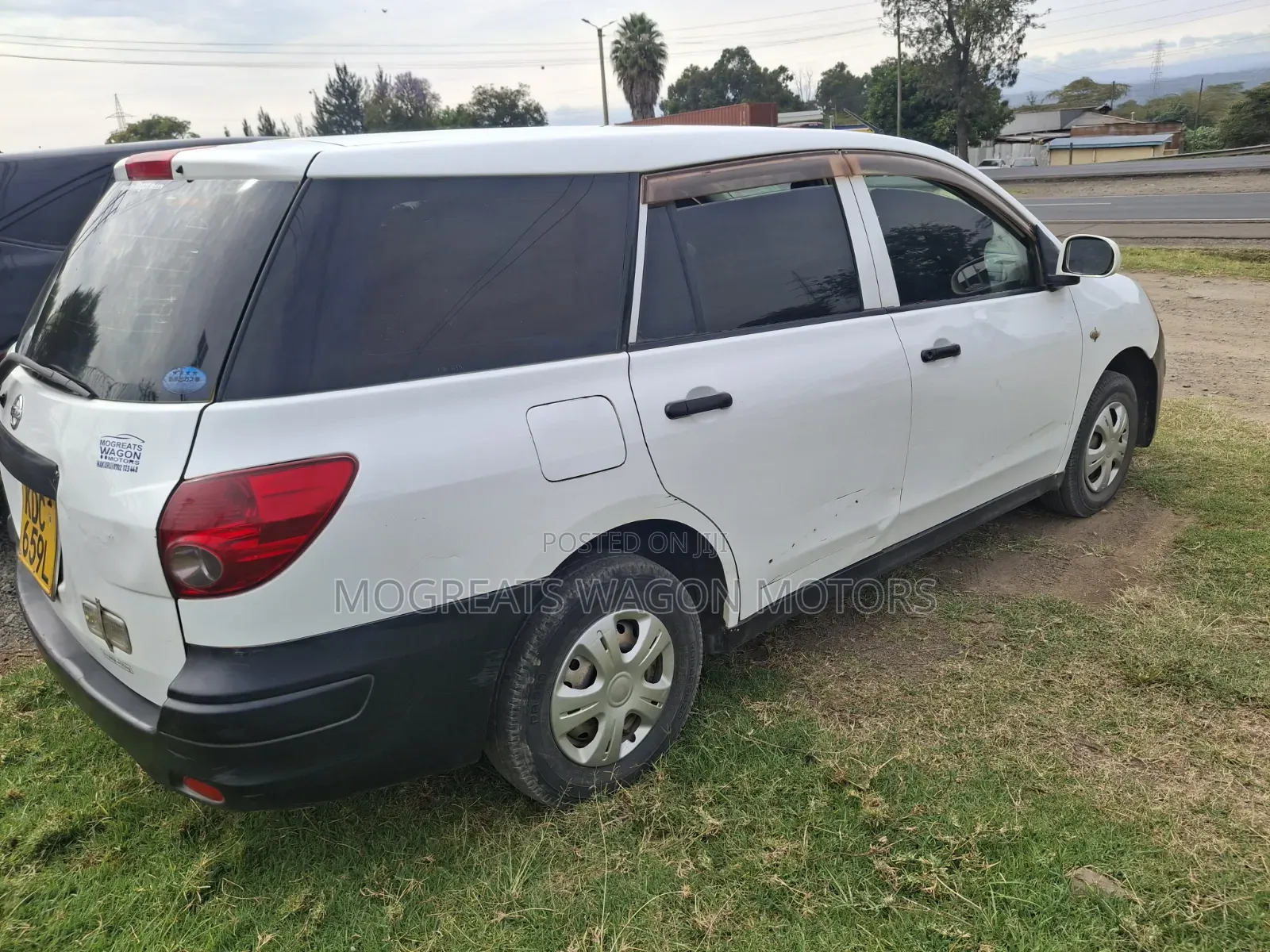 Nissan Advan 2014 White