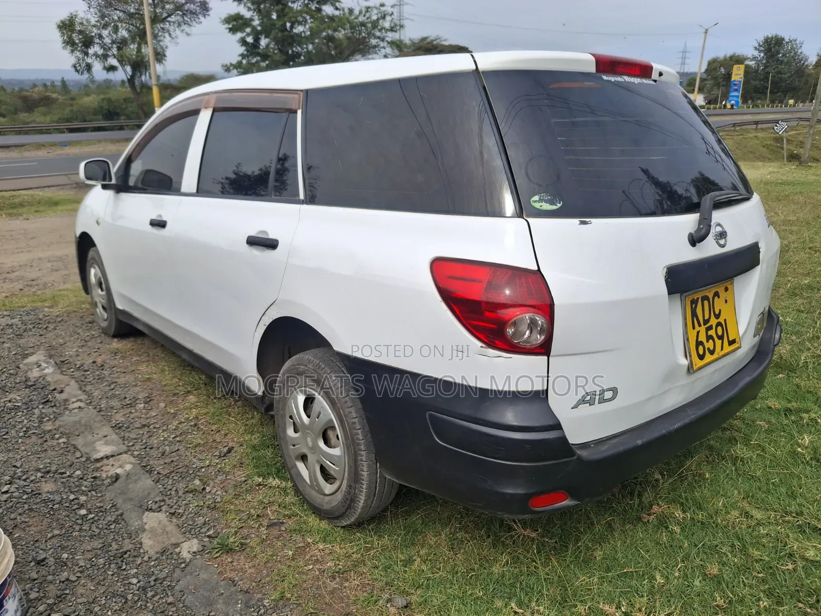 Nissan Advan 2014 White