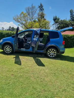 Volkswagen Touran 2015 Blue