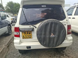 Mitsubishi Pajero Junior 1998 White