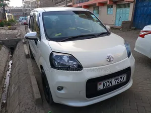 Toyota Porte 2010 White