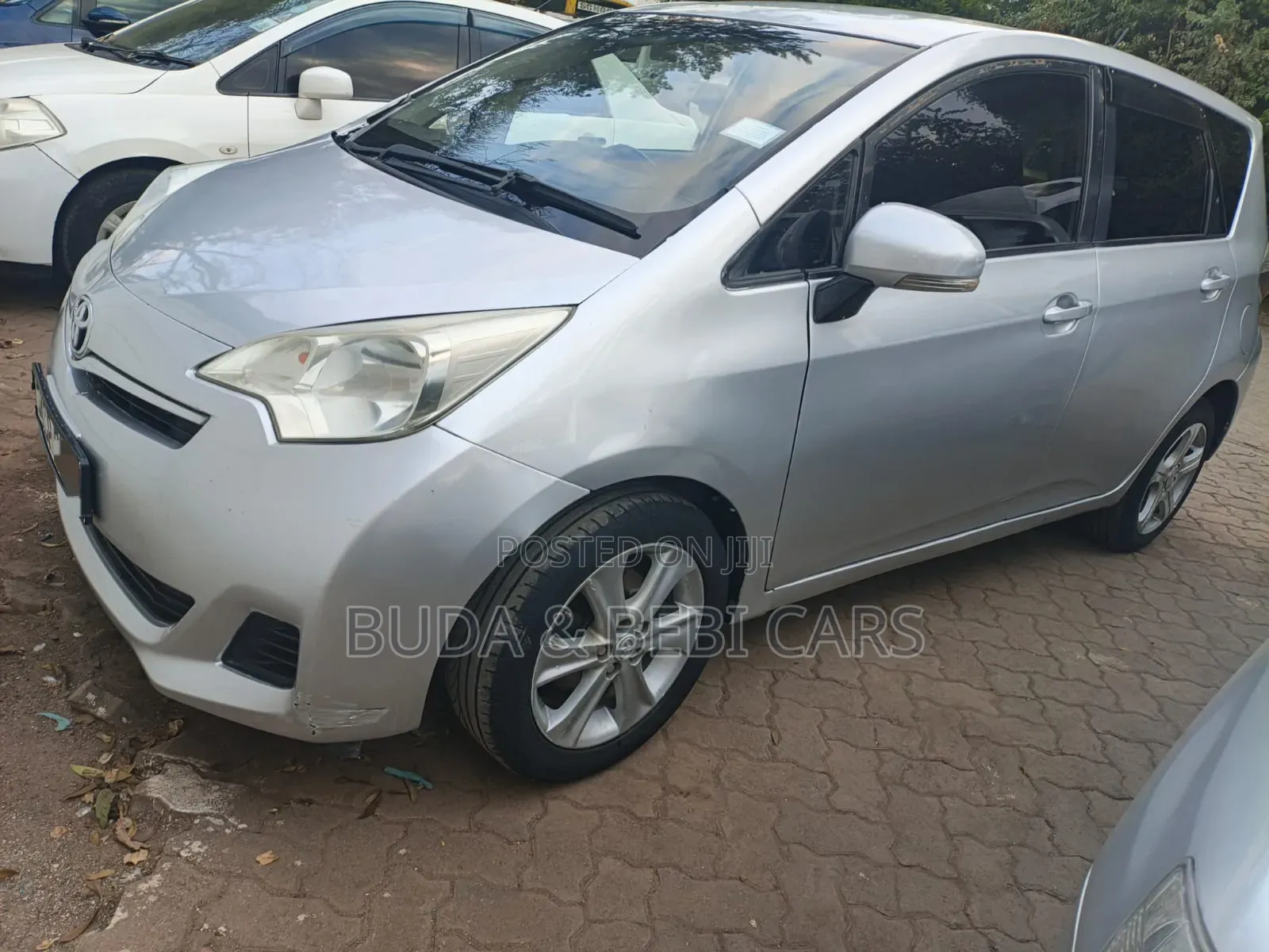 Toyota Ractis 2010 Gray