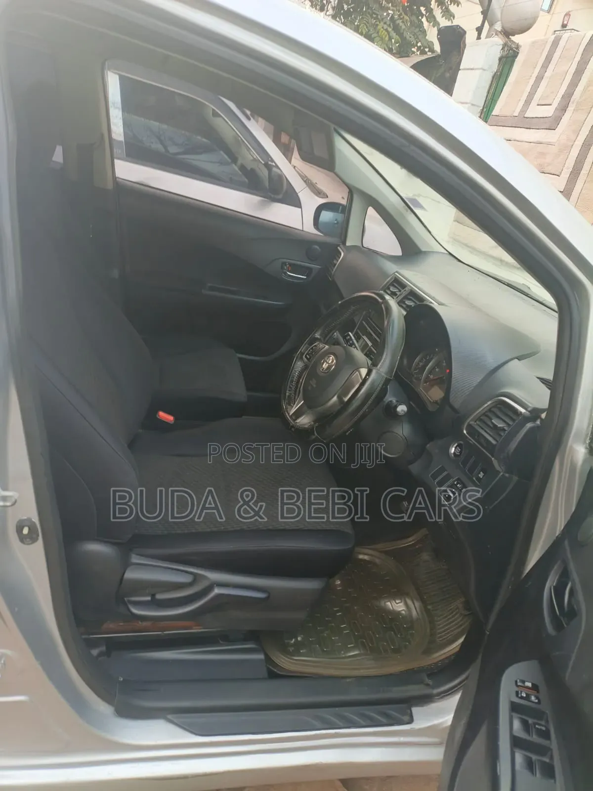 Toyota Ractis 2010 Gray