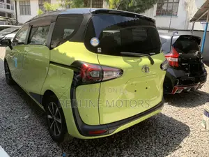 Toyota Sienta 1.5 FWD 2019 Green