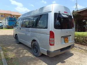 Toyota HiAce 2011 Silver