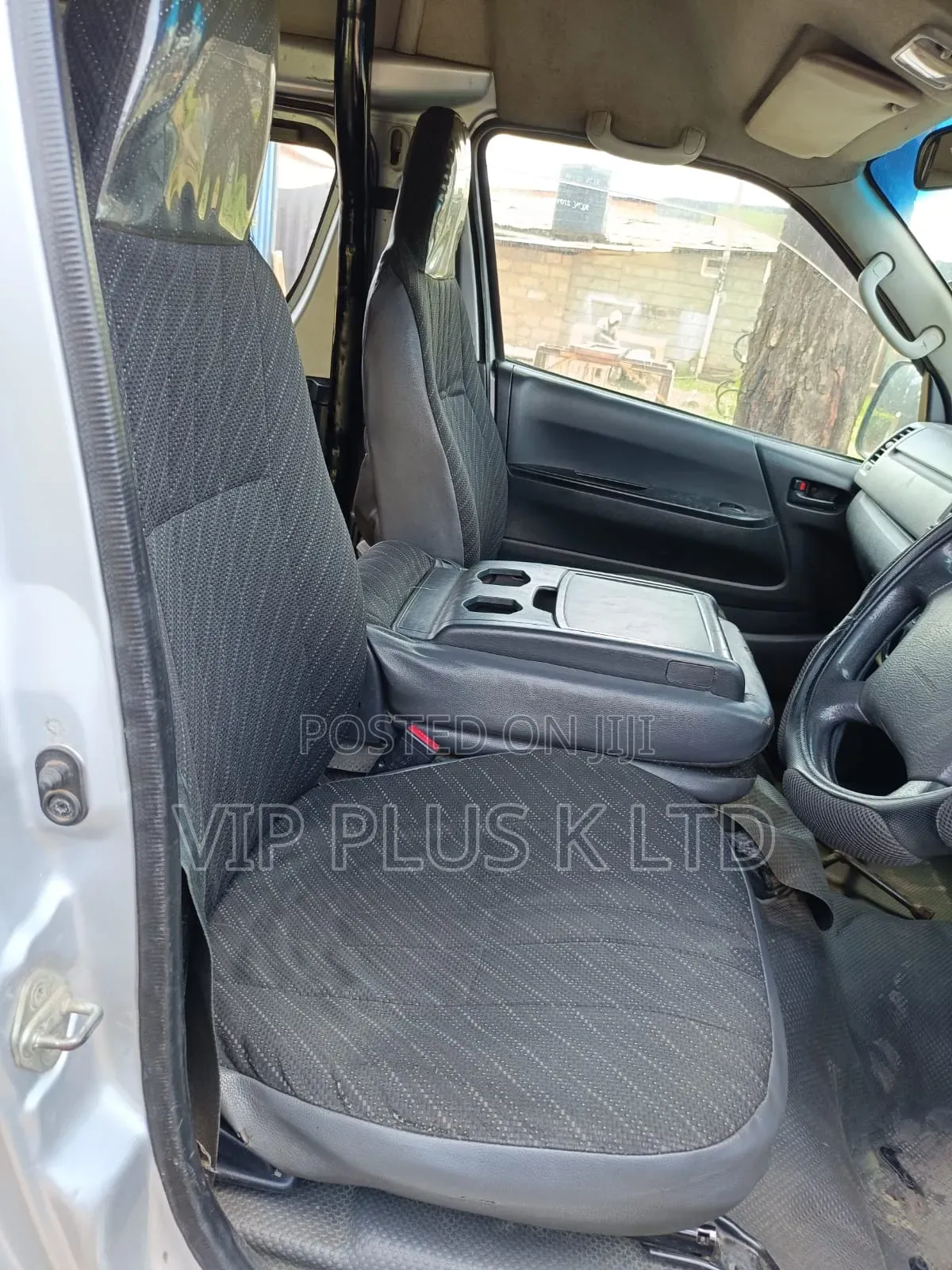 Toyota HiAce 2011 Silver