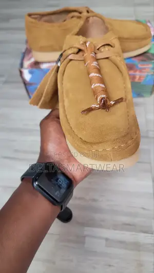 Clarks Wallabee Low Cut