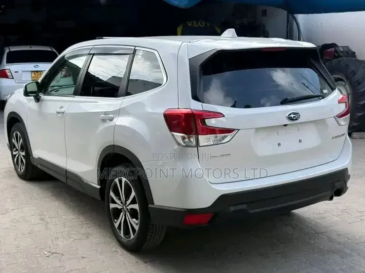 Subaru Forester Base AWD 2019 White