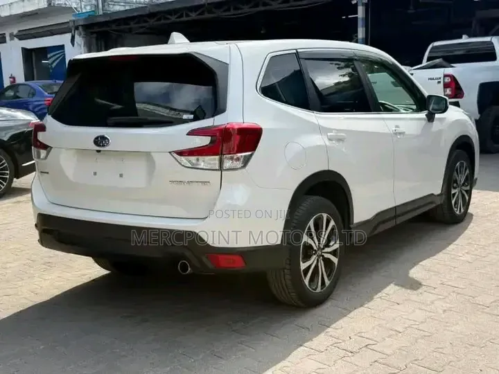 Subaru Forester Base AWD 2019 White