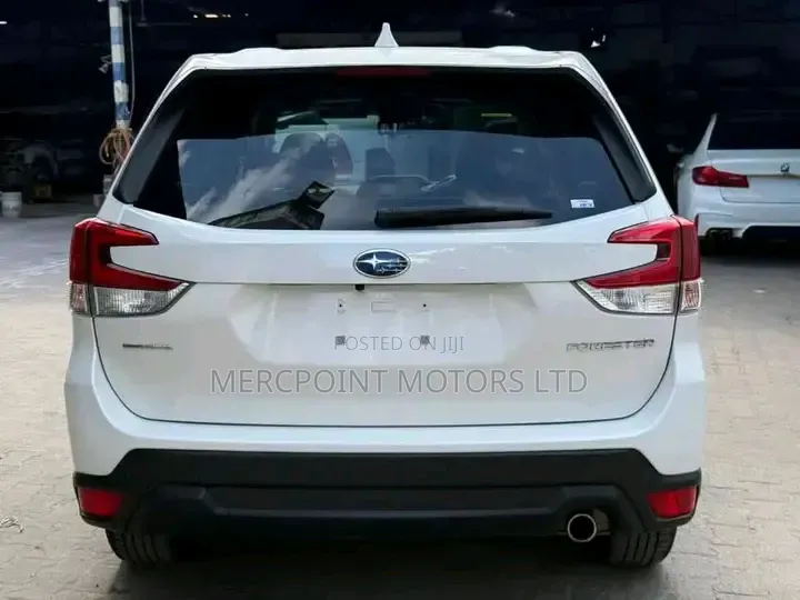 Subaru Forester Base AWD 2019 White