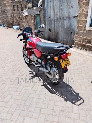 Bajaj Boxer 125 2025 Red