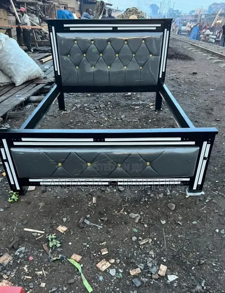 5 by 6 Black and Grey Mocket Bed