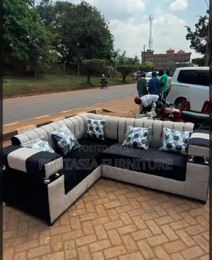 5 Seater Corner/ L-Shaped Cream and Black Sofa