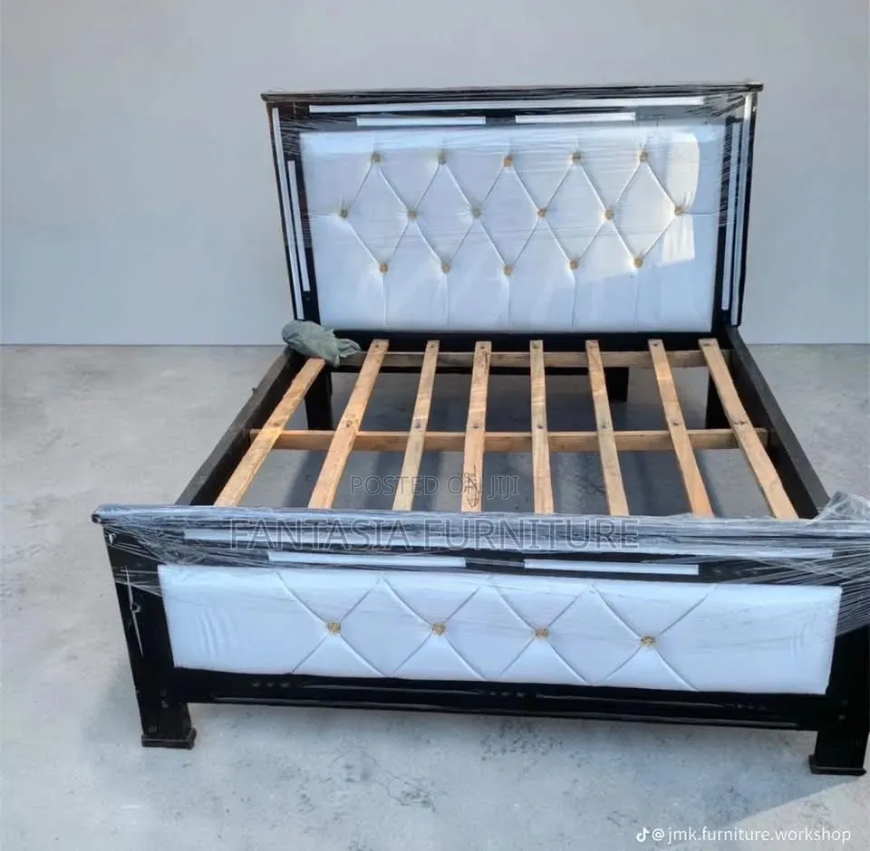 5 by 6 Black and White Mocket Beds