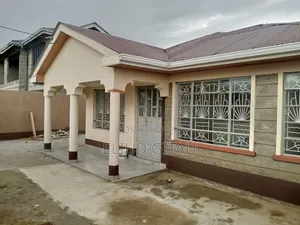 3bdrm Bungalow in Malaba Eastate, Witethie for sale